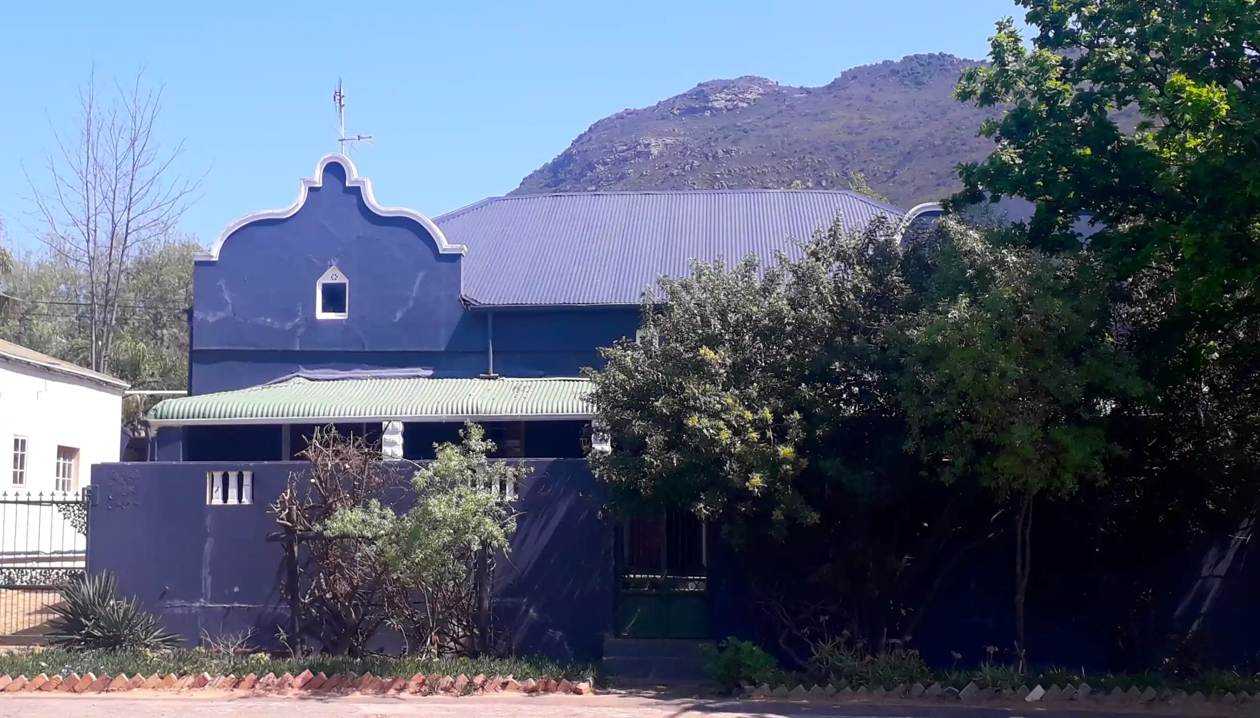 Smit house next to Oak Manor